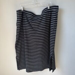 Isaac Mizrahi live black and white striped skirt with pockets